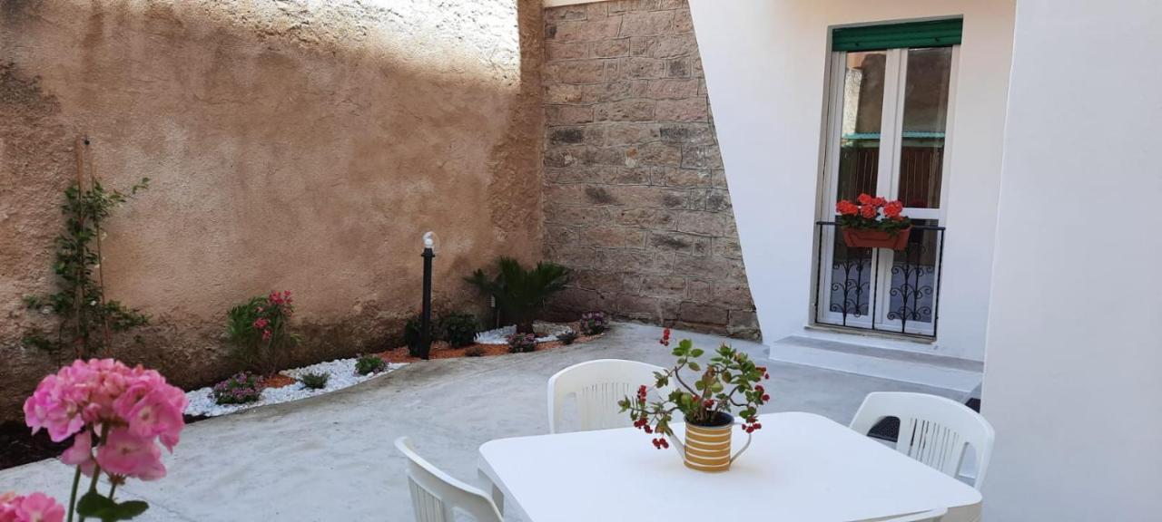 La Llua Guest house *